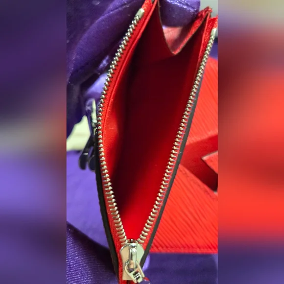 Louis Vuitton Red Epi Coquelicot Twist Lock Compact Wallet with Silver Logo - Picture 12 of 15